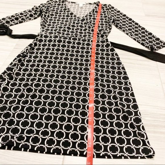WHITE HOUSE BLACK MARKET Black and White Dress - Size 2 - Picture 8 of 8
